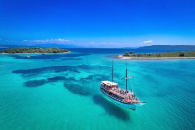 All-Inclusive Blue Lagoon & 3 Island Boat Tour with Food & Drinks - Meeting at Obala Lazareta: The 9:00 AM Start and Your Best Move