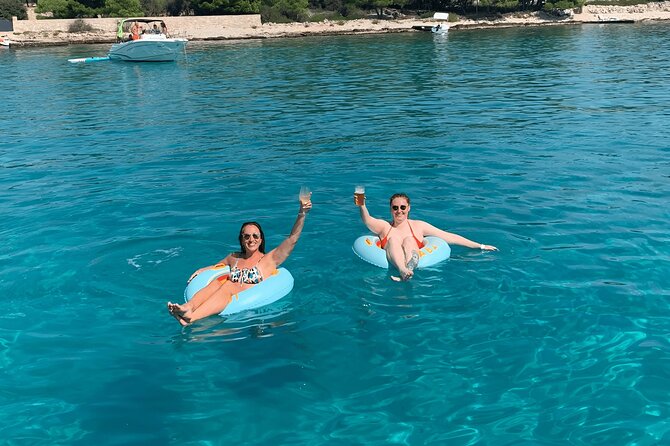 All-Inclusive Blue Lagoon & 3 Island Boat Tour with Food & Drinks - Maslinica on Šolta Island: Fishing Village, Real Space, and a Swim Break