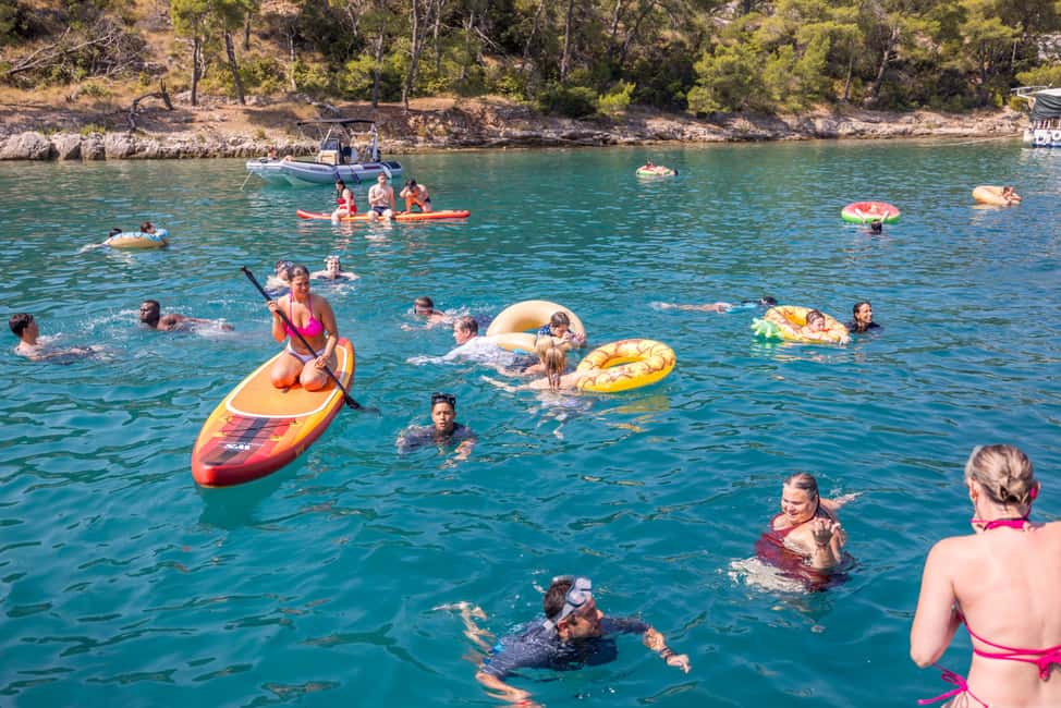 Blue Lagoon & Islands Day Cruise from Split with Lunch - Lunch onboard: choose your burger, then reset in the shade