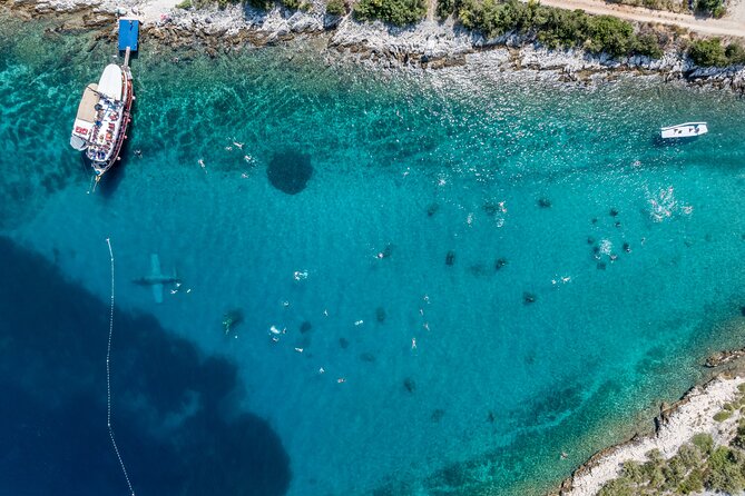 Blue Lagoon & Underwater Museum from Split with Lunch & Drinks - Lunch and drinks onboard: what’s included, and what isn’t