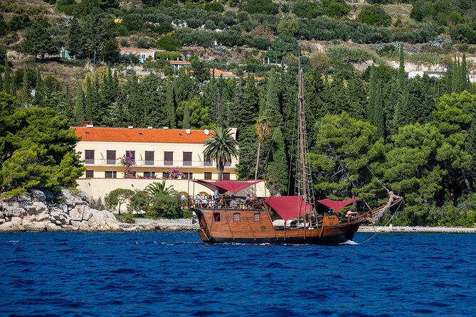 Columbo's Pirate Ship "Santa Maria" - Split Panoramic & Sunset Tour - Bačvice Beach and picigin: more than just sand