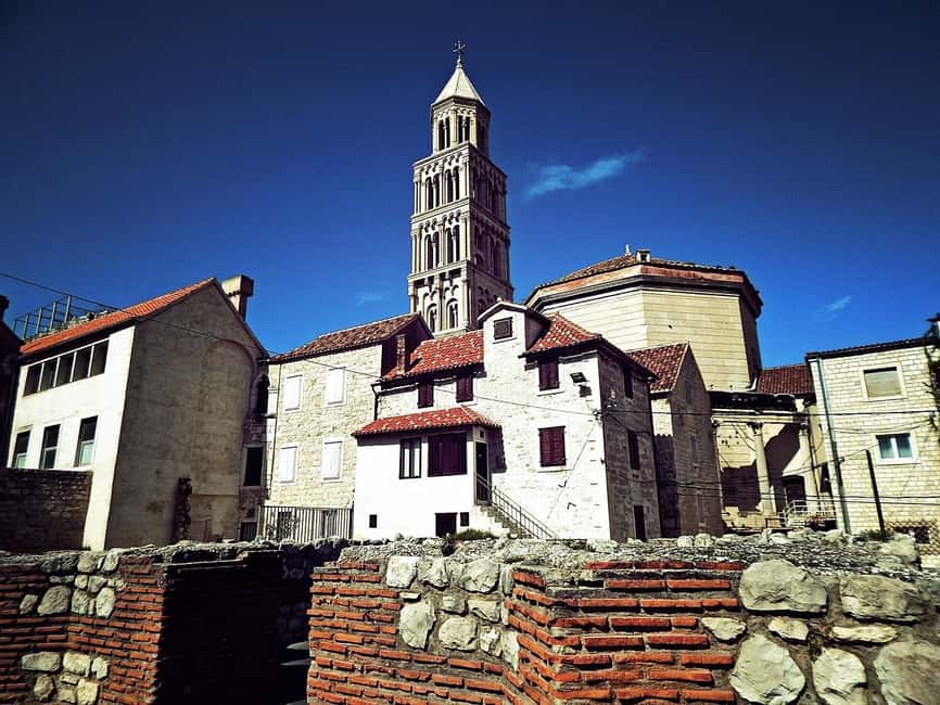 Diocletian's Palace and Old Town SMALL GROUP Walking Tour - Golden Gate Meet-Up: Find the Blue Umbrella Without Stress
