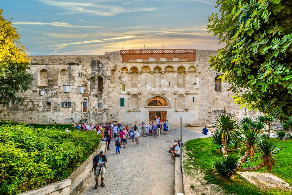 Discover The Old Town Split 1.5h walking Small group tour - Narrow Streets, Real Life: Lanes That Still Work