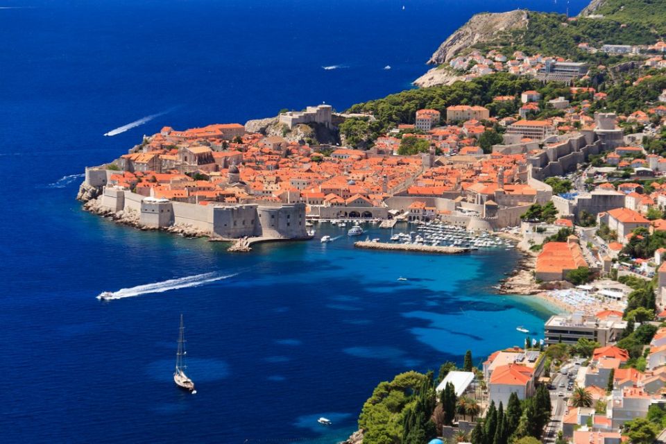 Dubrovnik Day Tour from Split or Trogir - Dubrovnik First Impressions: Walls, Stradun, and Getting Your Bearings