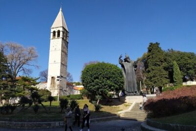 Experience Split With Local Professional Historian - Small Group - Golden Gate: the easiest place to start your palace story