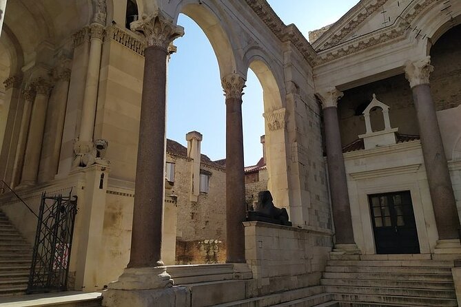 Experience Split With Local Professional Historian - Small Group - The Peristyle: where power met daily movement