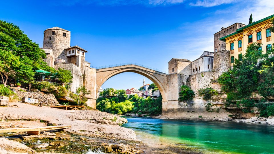 From Split and Trogir: Mostar Tour with Kravica Waterfalls - The 3-Hour Mostar Walking Tour Plus Free Time: How to Use It