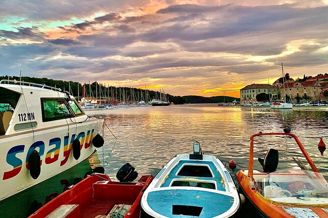 Magical Blue Cave and Hvar Tour from Split and Brac - The Blue Cave Moment: Ducking In, Boat Arrivals, and Ticket Reality