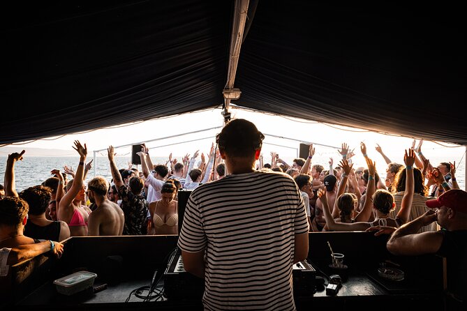 Out to Sea Split Boat Party w/ Blue Lagoon Swim, Dj & Afterparty - Who This Boat Party Is Best For