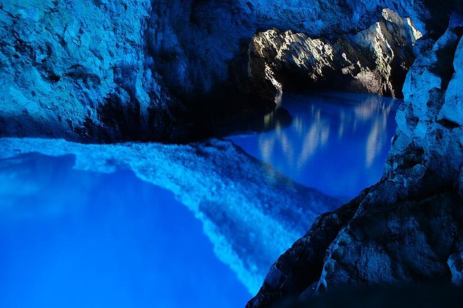 Private Blue Cave and Hvar - 5 Islands Tour - Biševo in 15 minutes: monk seal history in a quick stop