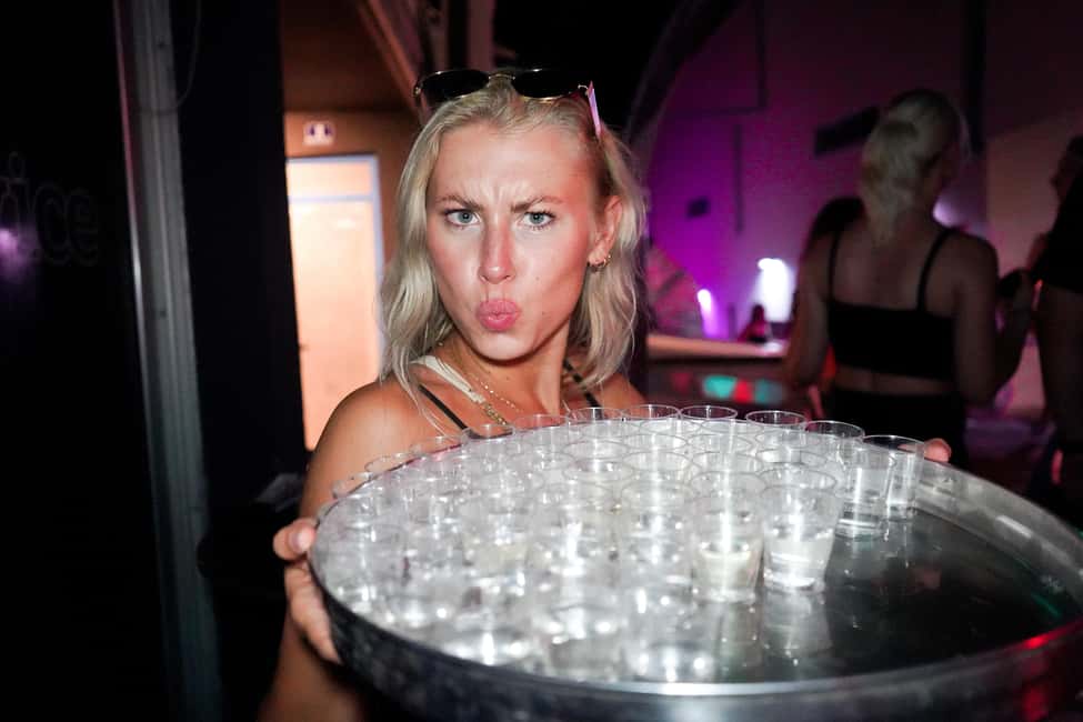 Split: Boat Crawl with Nightclub Access, Shots, & Boat Party - The 4-hour flow: from Jimmy bar to VIP nightclub