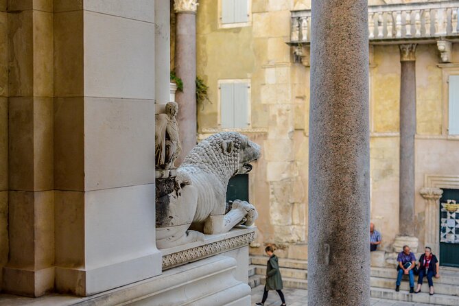 Split Diocletian Palace Highlights - Private walking tour - Green Market Finish and the Riva Loop Back