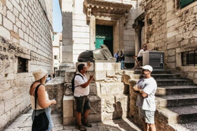 Split: Diocletian Palace & Old Town Guided Walking Tour - Finding the red bus at Apodos Travel Agency