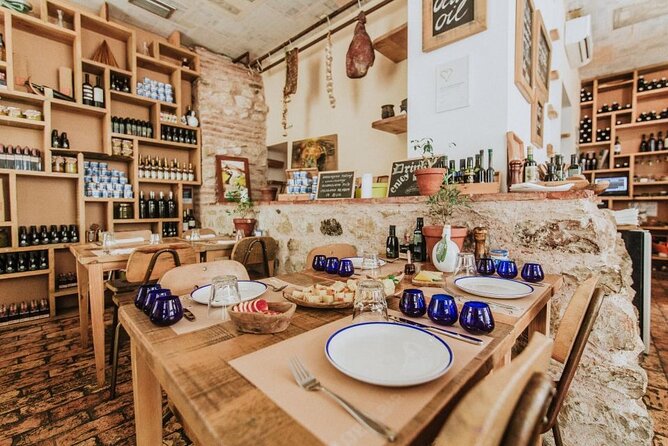 Split: Diocletian's Palace Walking and Wine Tasting Tour - Palazzo di Diocleziano: the main event that teaches you how Split works