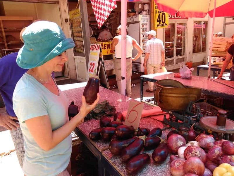 Split: Food Tasting Walking Tour - The oldest-bakery style finish: rafiol cake and a local dessert rhythm