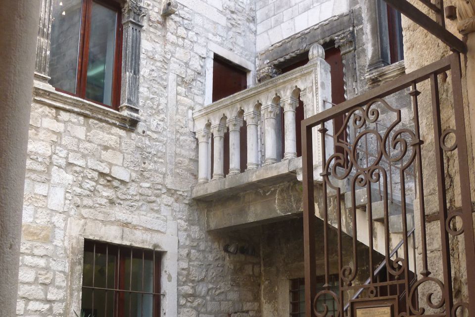 Split: Game of Thrones Tour with Diocletian's Palace Cellar - The 2-Hour Walk Through Split Old Town (Without the Drag)