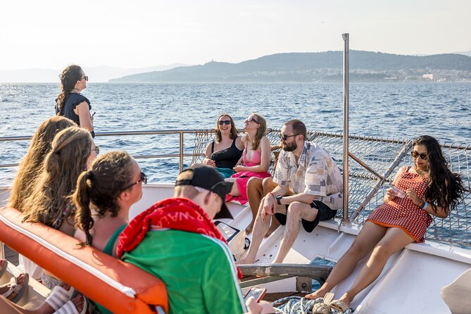 Split: Hvar, Brač, and Pakleni Cruise with Lunch and Drinks - Food and drinks: how the meal plan keeps the day from falling apart