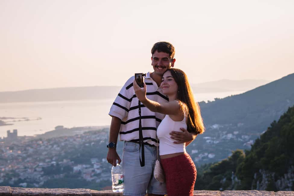 Split: Klis Sunset Sightseeing Bus Tour - Meeting at Apodos and spotting the open-top bus
