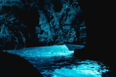 Split/Podstrana: Blue Cave, Hvar & 6 Islands Speedboat Trip - Morning Setup and Blue Cave Timing in Aquamarine Light
