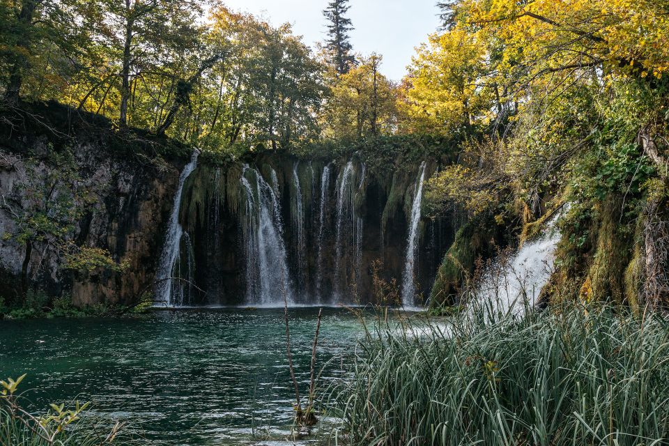 Split: Self-Guided Plitvice Lakes Day Tour with Boat Ride - What to wear and bring for Plitvice’s wooden paths