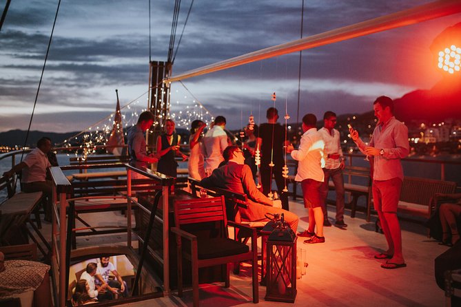 Split Sunset Cruise With Live Music - Yacht comfort: space, toilets, Wi‑Fi, and getting warm after dark