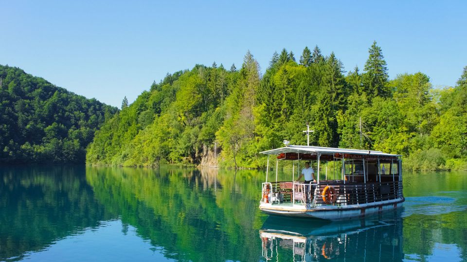 Split: Transfer to Zagreb with Plitvice Lakes Entry Tickets - The walking pace, lunch timing, and why some routes feel short
