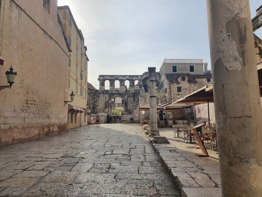 Split: Walking tour of Split with a 'Magister' of History - Vestibule, Triklinij, and the palace’s daily rhythm
