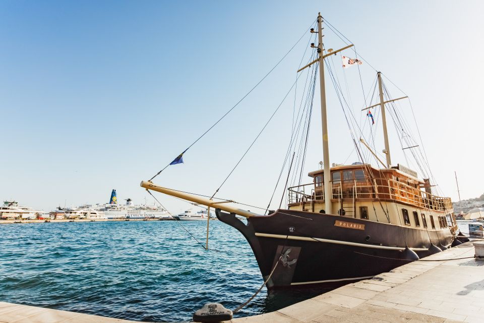 Split:Sunset Cruise with Live Music - Kaštela bay views: mountains, marinas, and Hajduk’s stadium