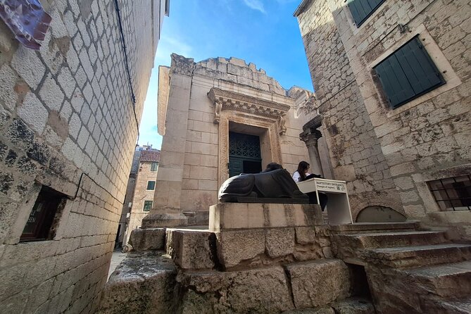 Top-Rated Split Game of Thrones and History City Walk - Dracarys! - Vestibulum drama: Unsullied clips and Dalmatian singing