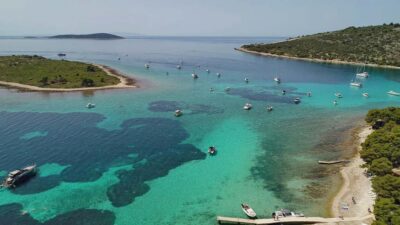 Trogir: Blue Lagoon and 3 Islands Speedboat Tour - Meeting at Fortness Kamerlengo and the Short Blast to Drvenik Veli