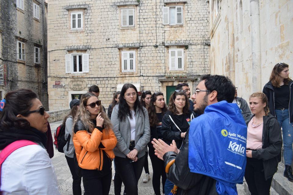 Trogir: Old Town Guided Walking Tour - City Loggia and the stone details: small changes that matter